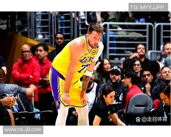 黄蜂与猛龙激战第四节精彩回顾赛场瞬间引发球迷热烈讨论